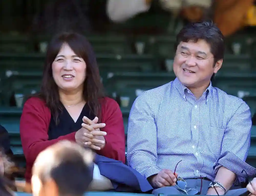 大谷徹と加代子が野球観戦